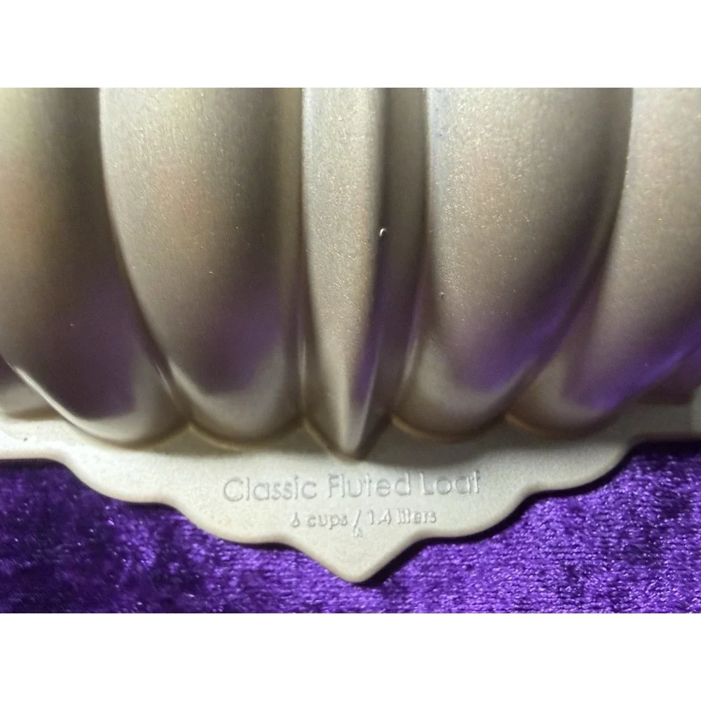 Nordic Ware Classic Fluted‎ Loaf Pan 6 Cups 1.4L  Cast Aluminum Gold 10